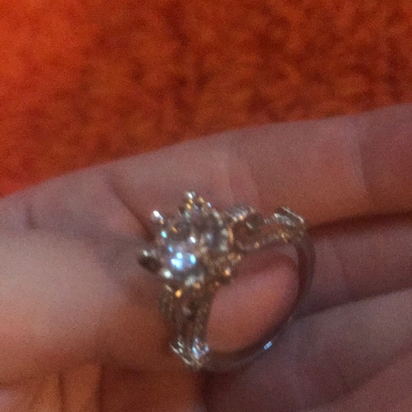 Ring - Picture 3 of 4